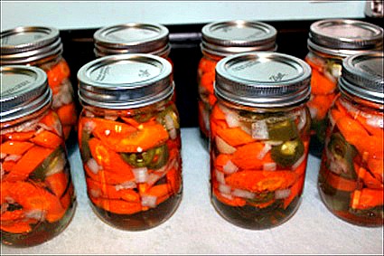 How to Can & Preserve Spicy Jalapeño Carrots